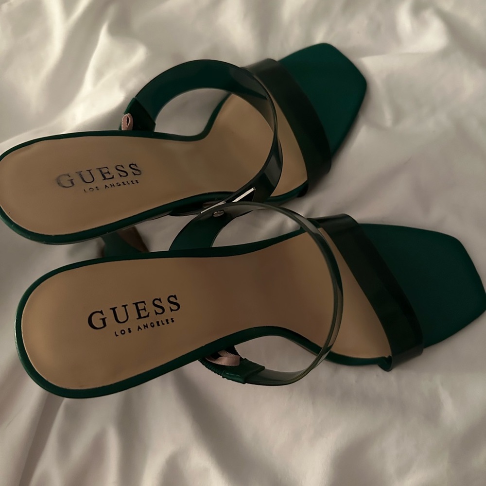 GUESS Green kitten heels